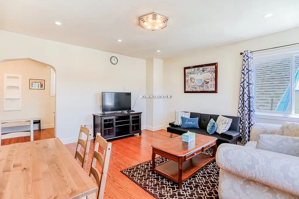 22 Arleta Ave photo 5