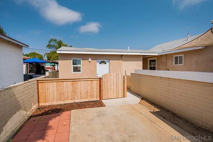 1183 9th St photo 3