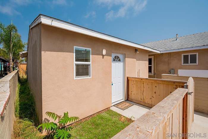 1183 9th St photo 2