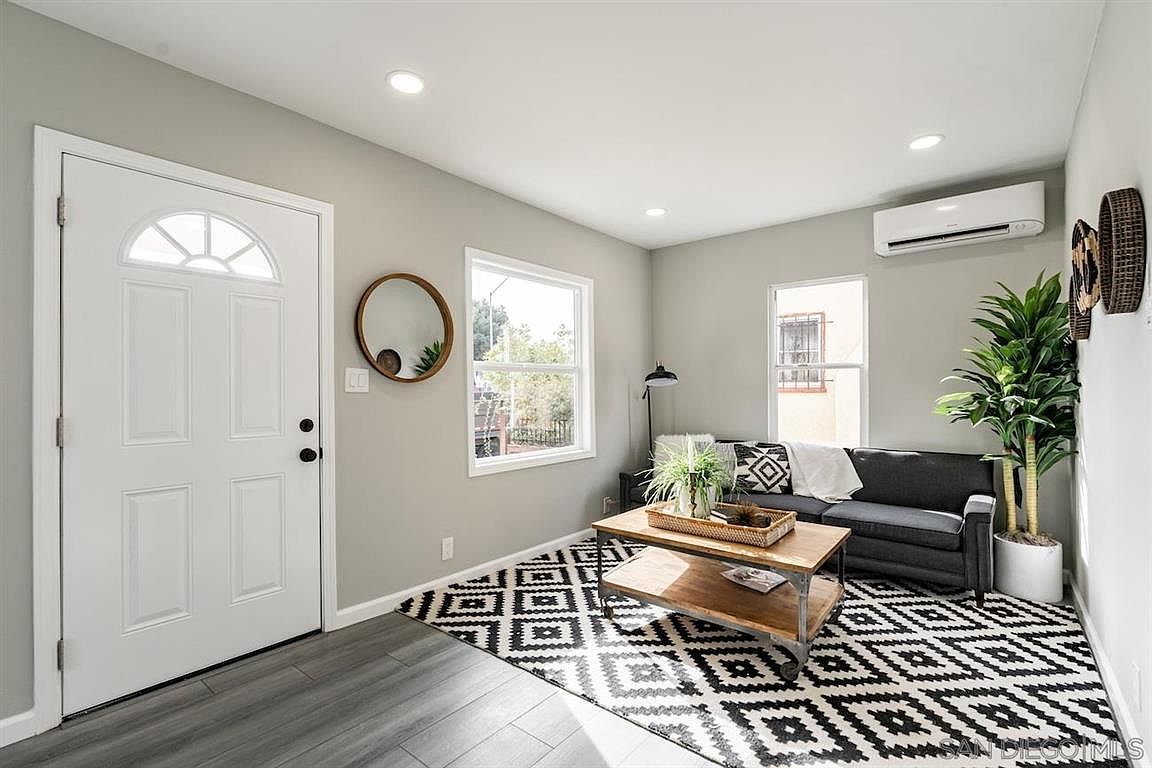 3276 Meade Ave photo 4