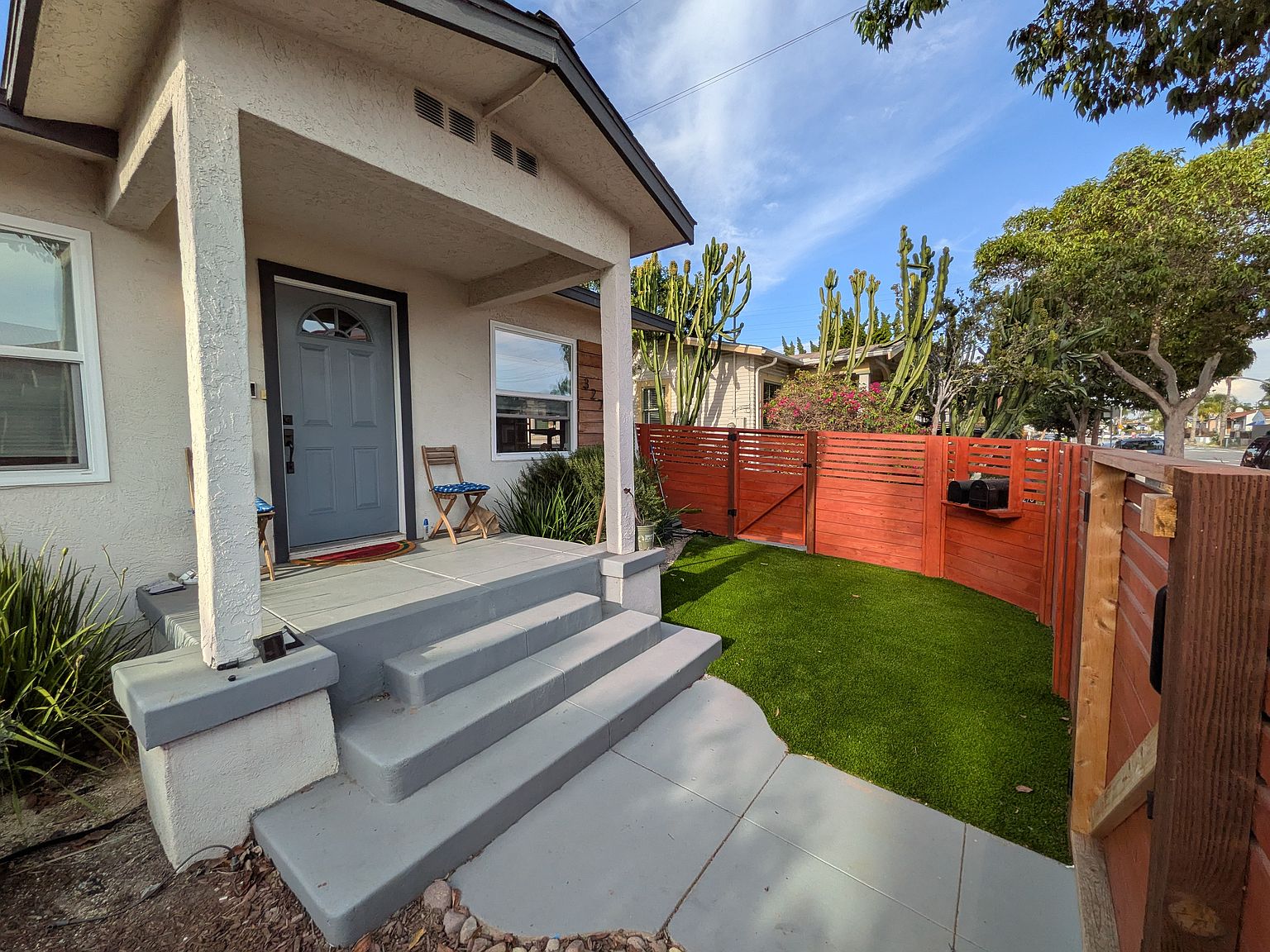 3276 Meade Ave photo 2