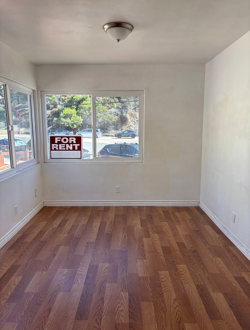 3244 Reynard Way photo 2