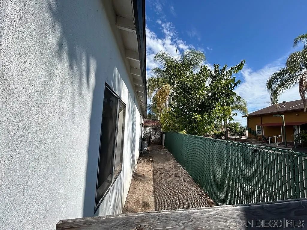 338 W 6th Ave photo 2