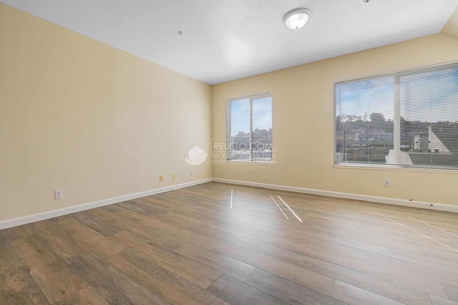 2590 3rd St photo 4
