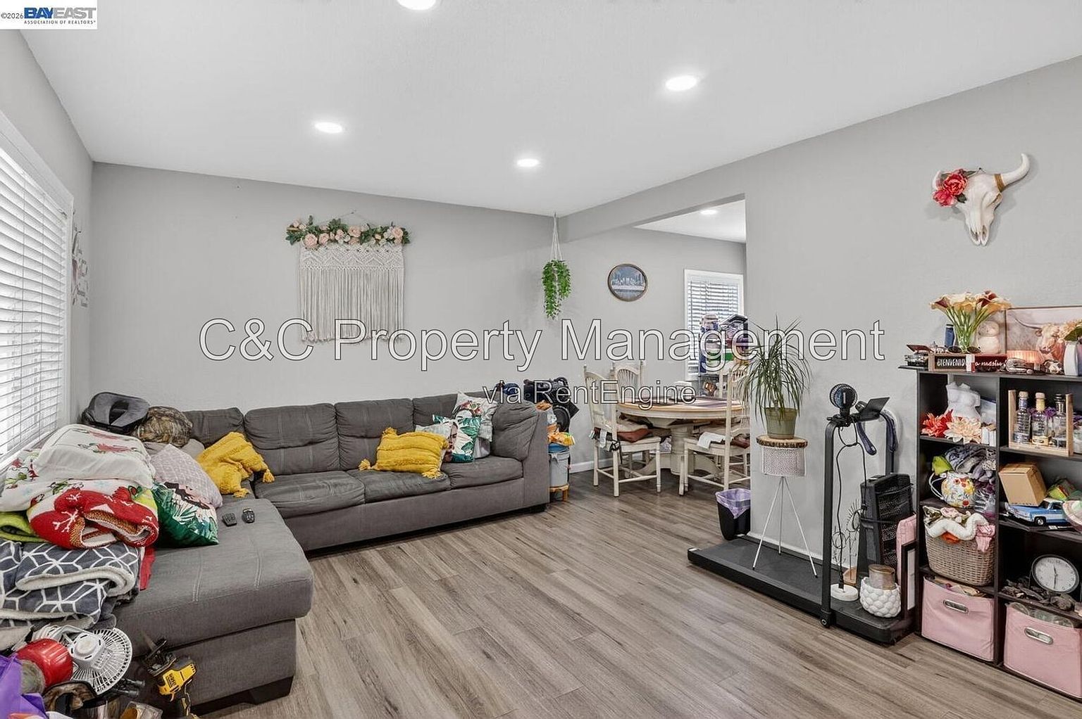 484 B St photo 2