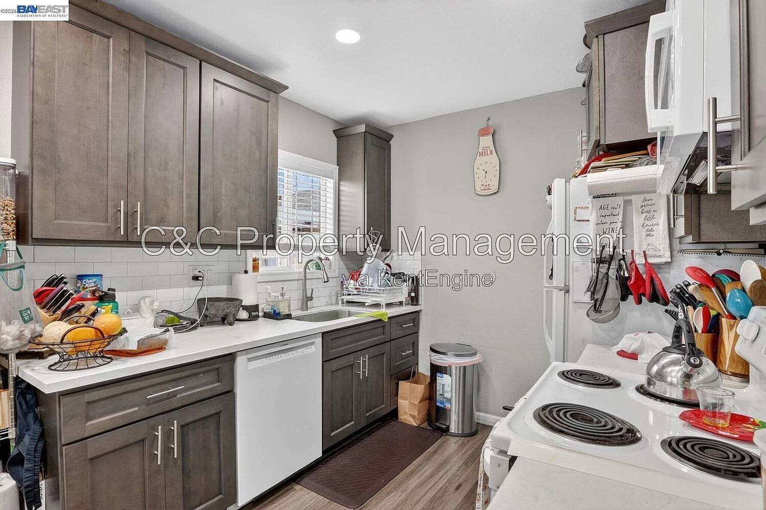 484 B St photo 3