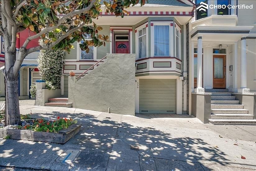 556 Vermont St photo 2
