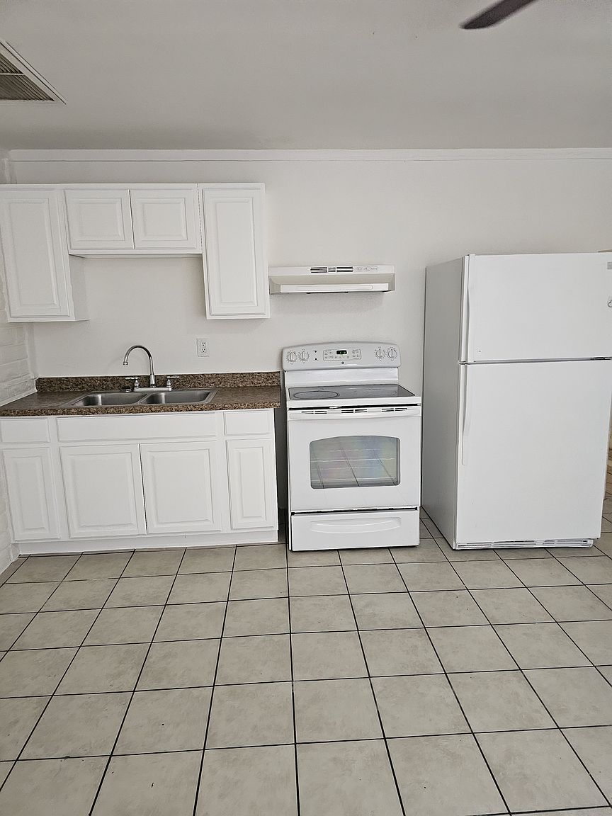 10821 N 15th Ave Ste 18 photo 5