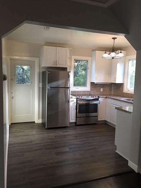 388B Albion Ave photo 3