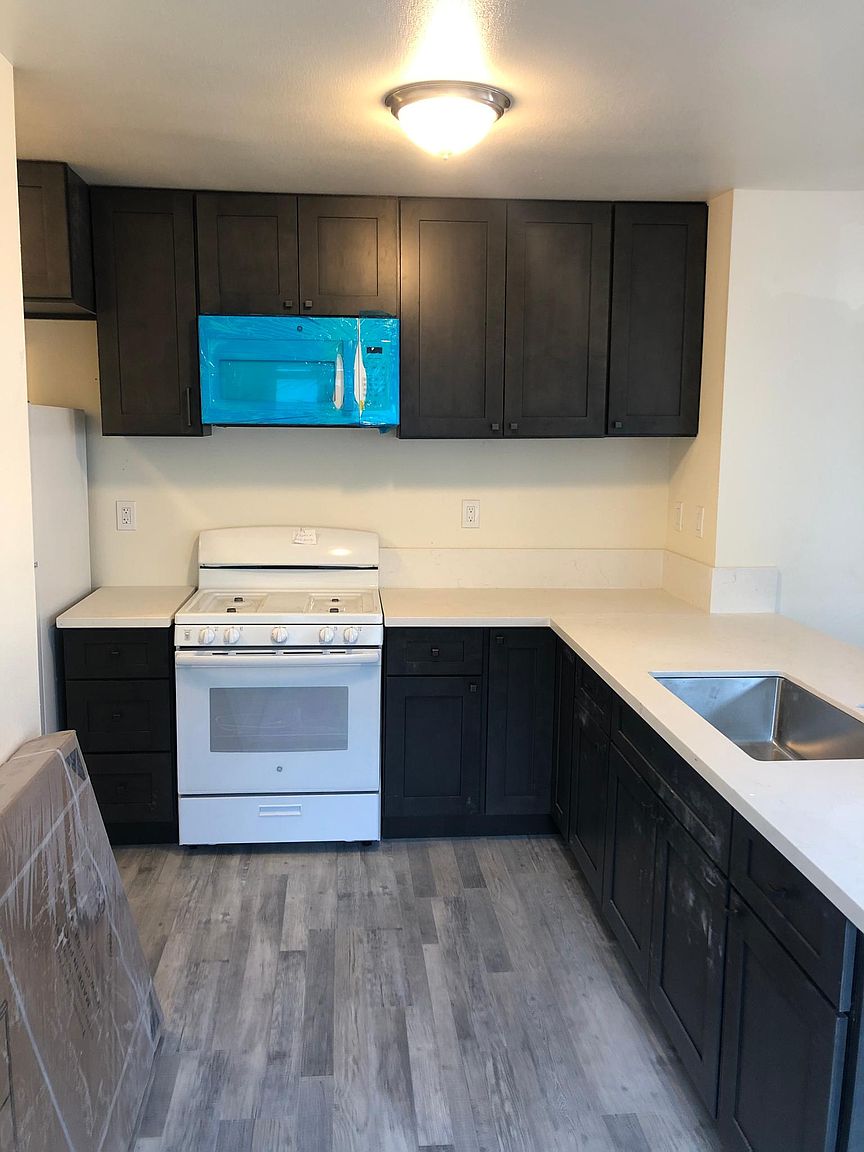1493 Parker Ave photo 3