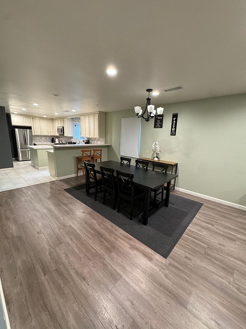 1513 Lillian St photo 4