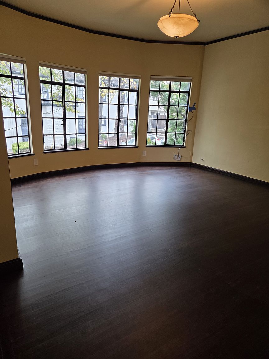 2BR/1BA Apartment · Berkeley photo 5
