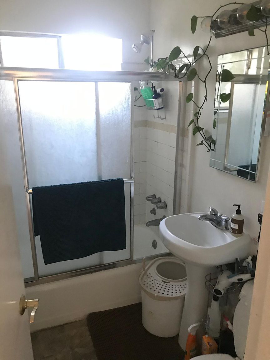 2BR/1BA Other on Monte Vista Ave · Oakland photo 3