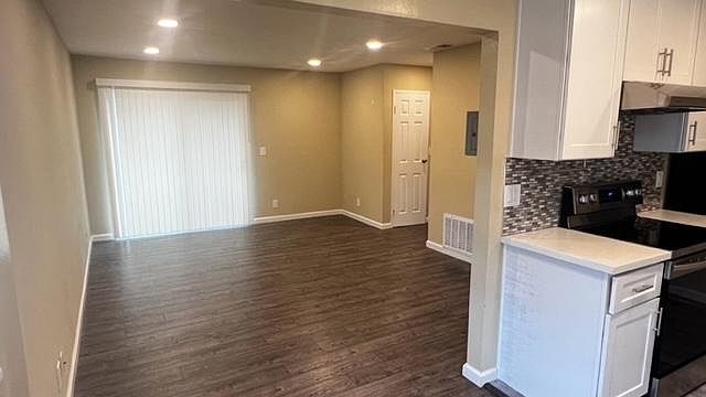 1BR/1BA Apartment on Studio Cir · San Mateo photo 5