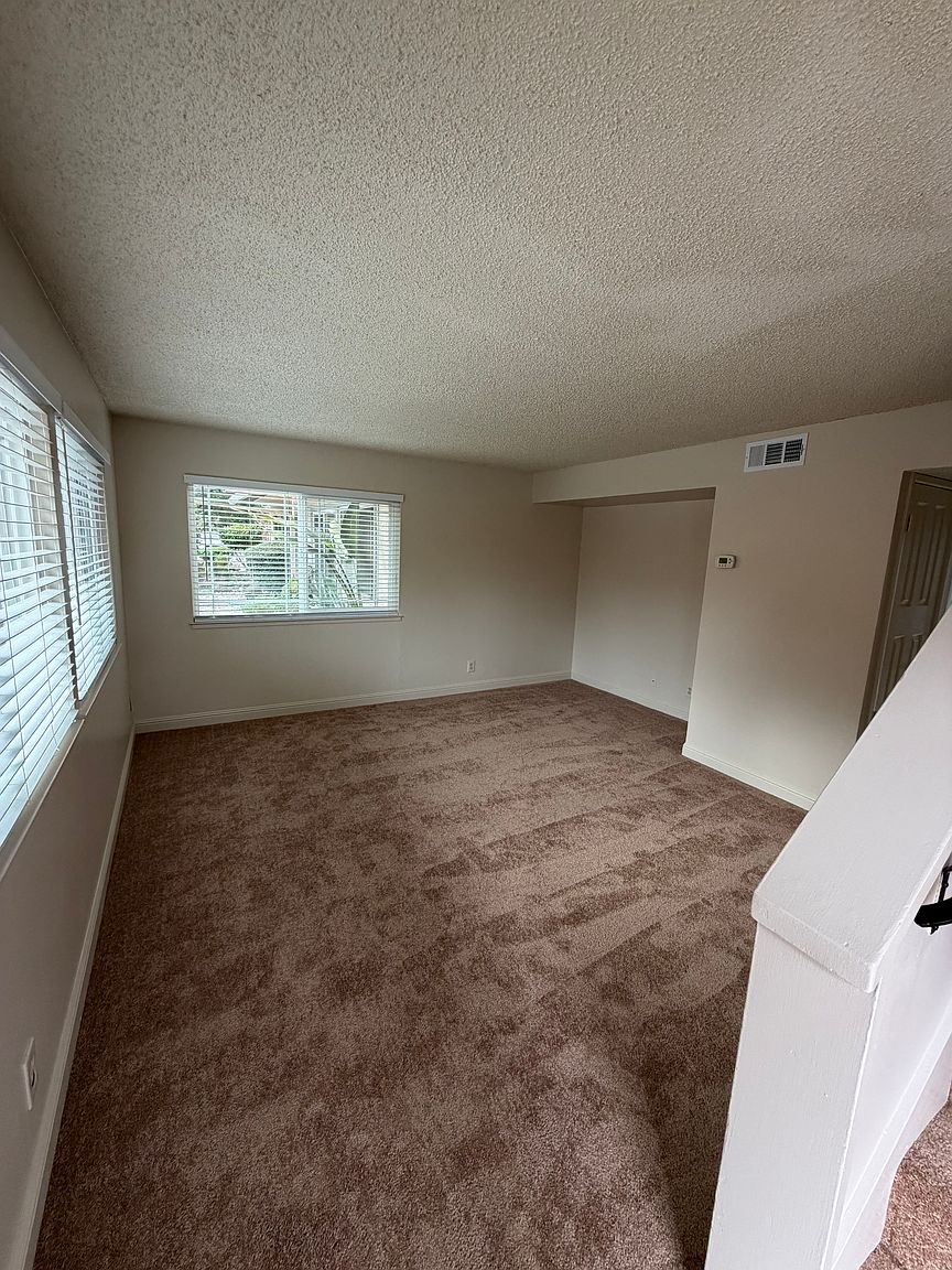 879 Palomino Dr photo 2