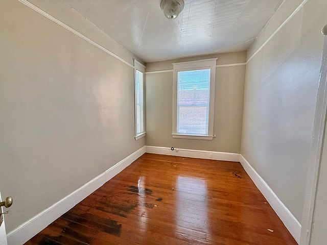 594 Valencia St photo 2
