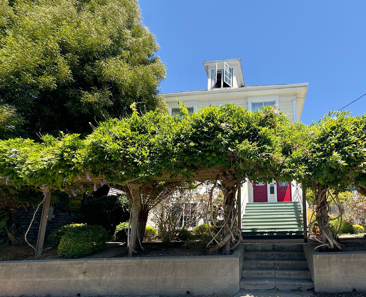 0BR/1BA Loft on Stuart Street · Berkeley photo 3