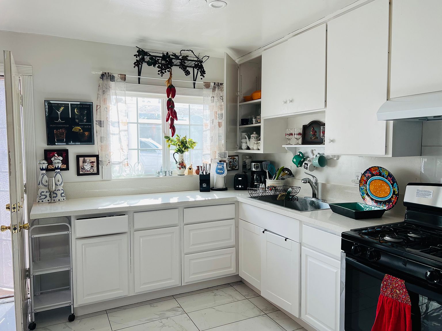 3930 Twiggs St photo 2