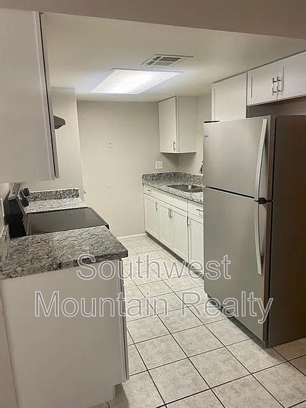 133 E Ingram St photo 4