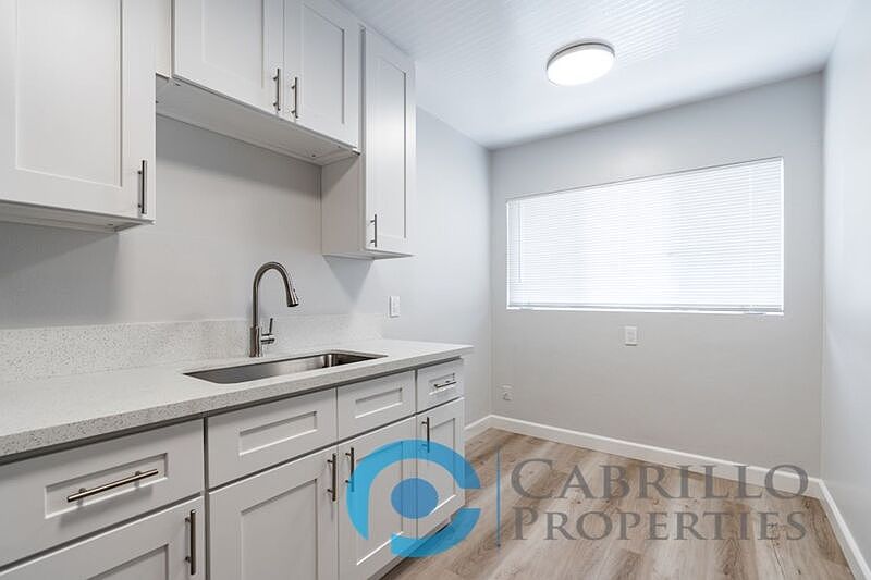2401 C St photo 3