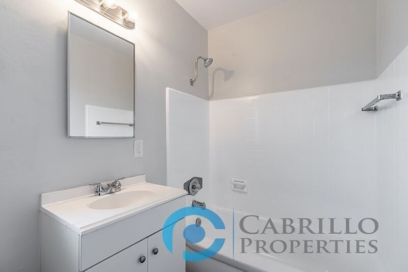 2401 C St photo 5