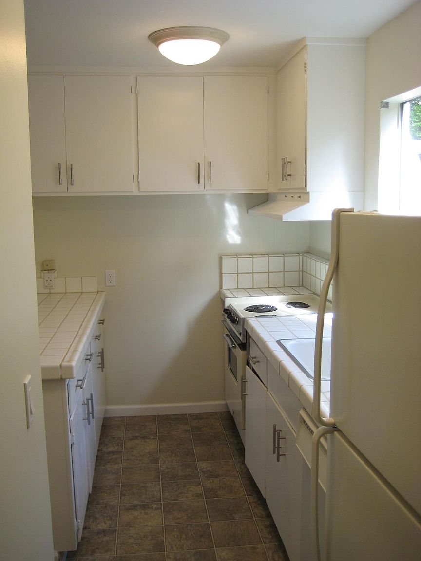 122 Tennyson Ave photo 5