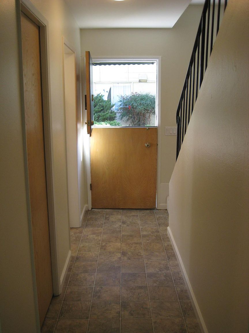122 Tennyson Ave photo 2