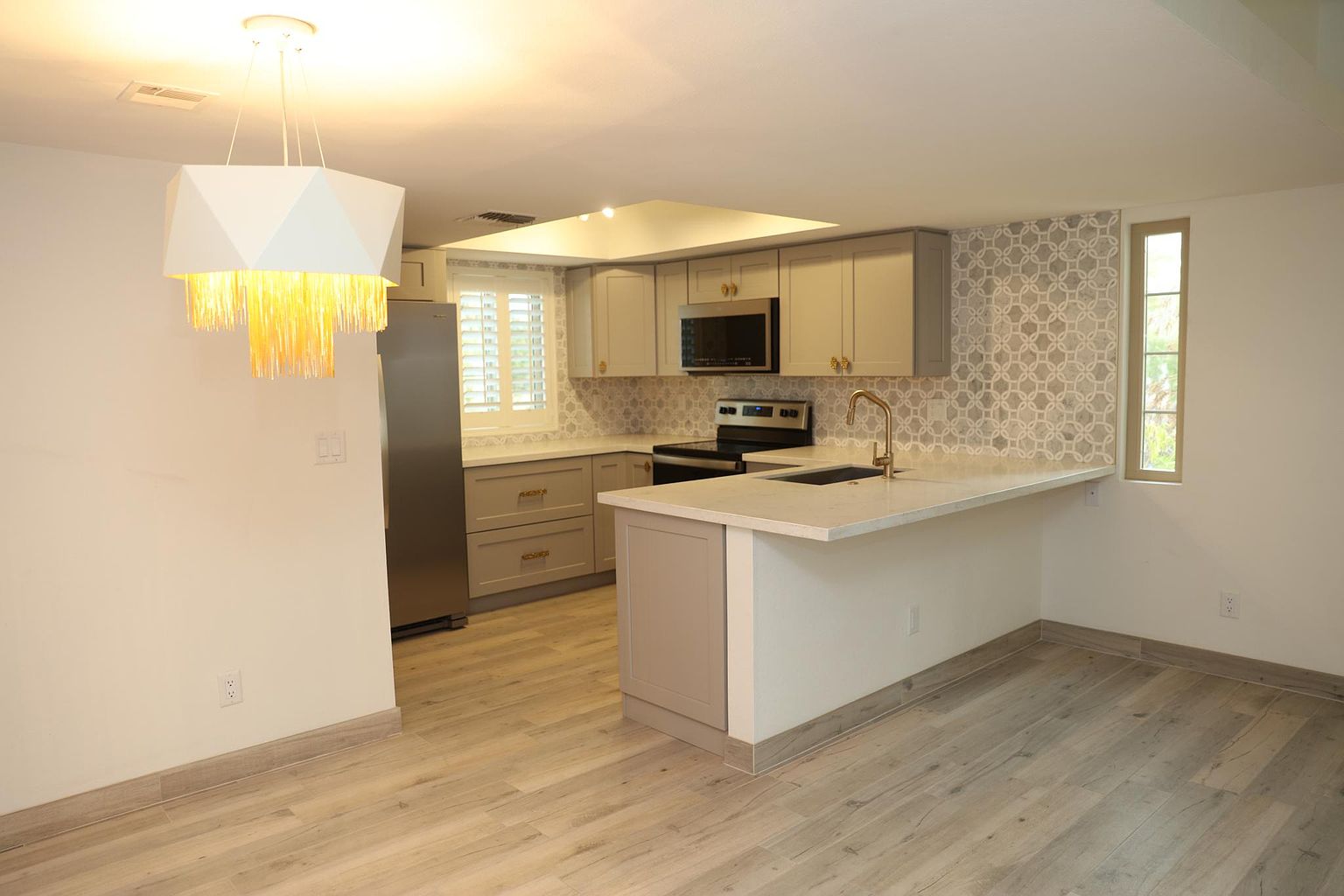 2020 W UNION HILLS Dr Phoenix, AZ 85027 photo 2