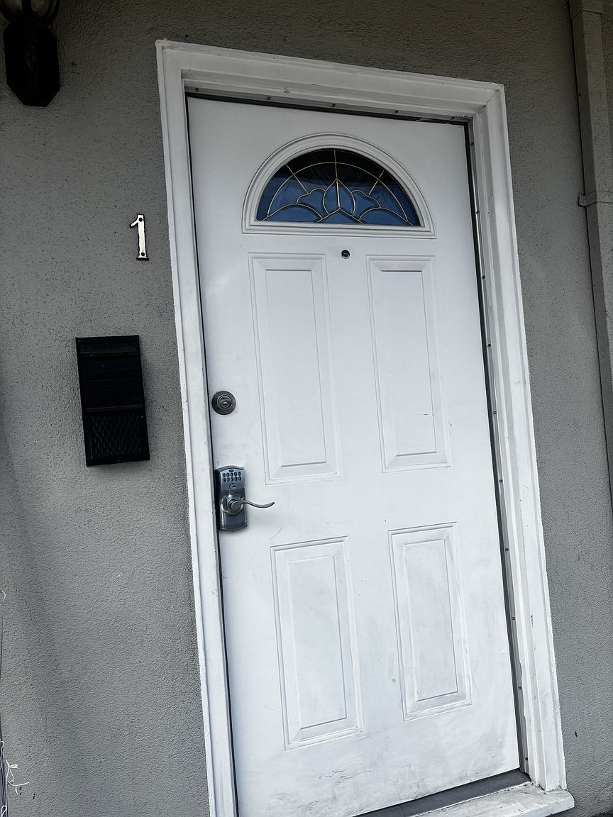 1359 Lewis St photo 3