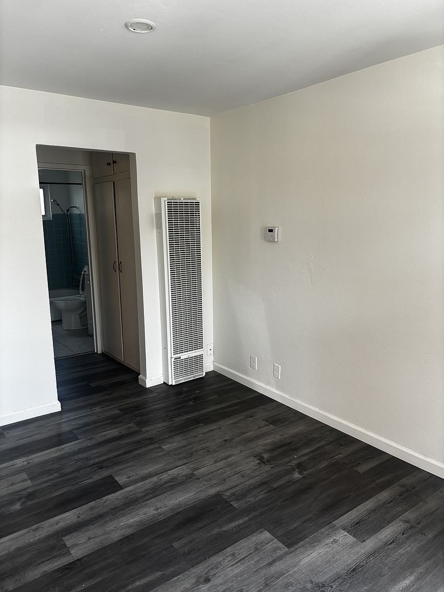 1359 Lewis St photo 4