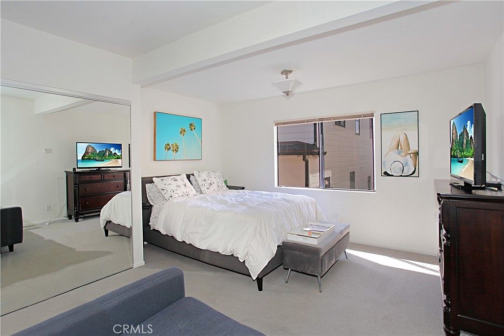 405 Heliotrope Ave photo 2