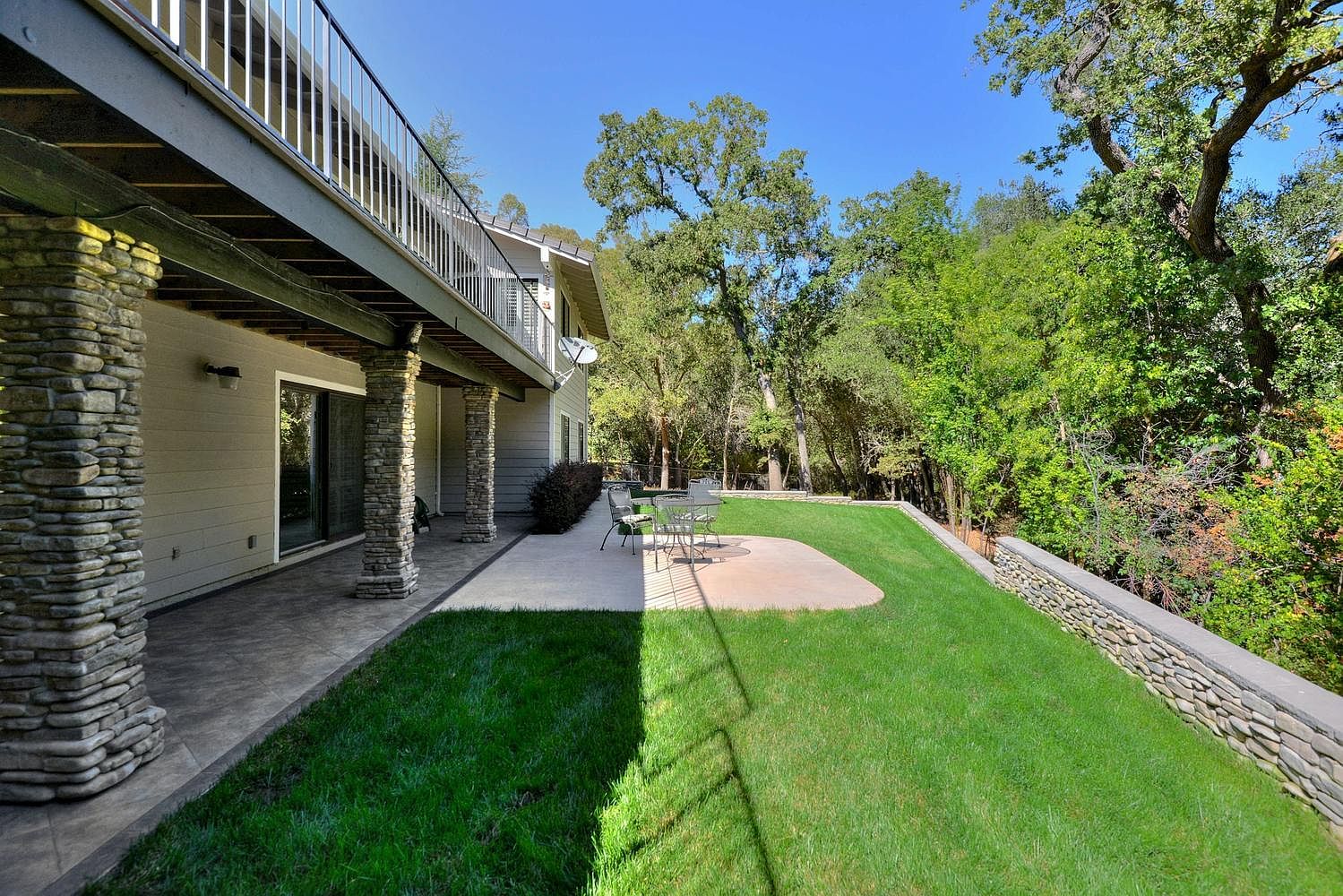 18601 Blythswood Dr photo 3