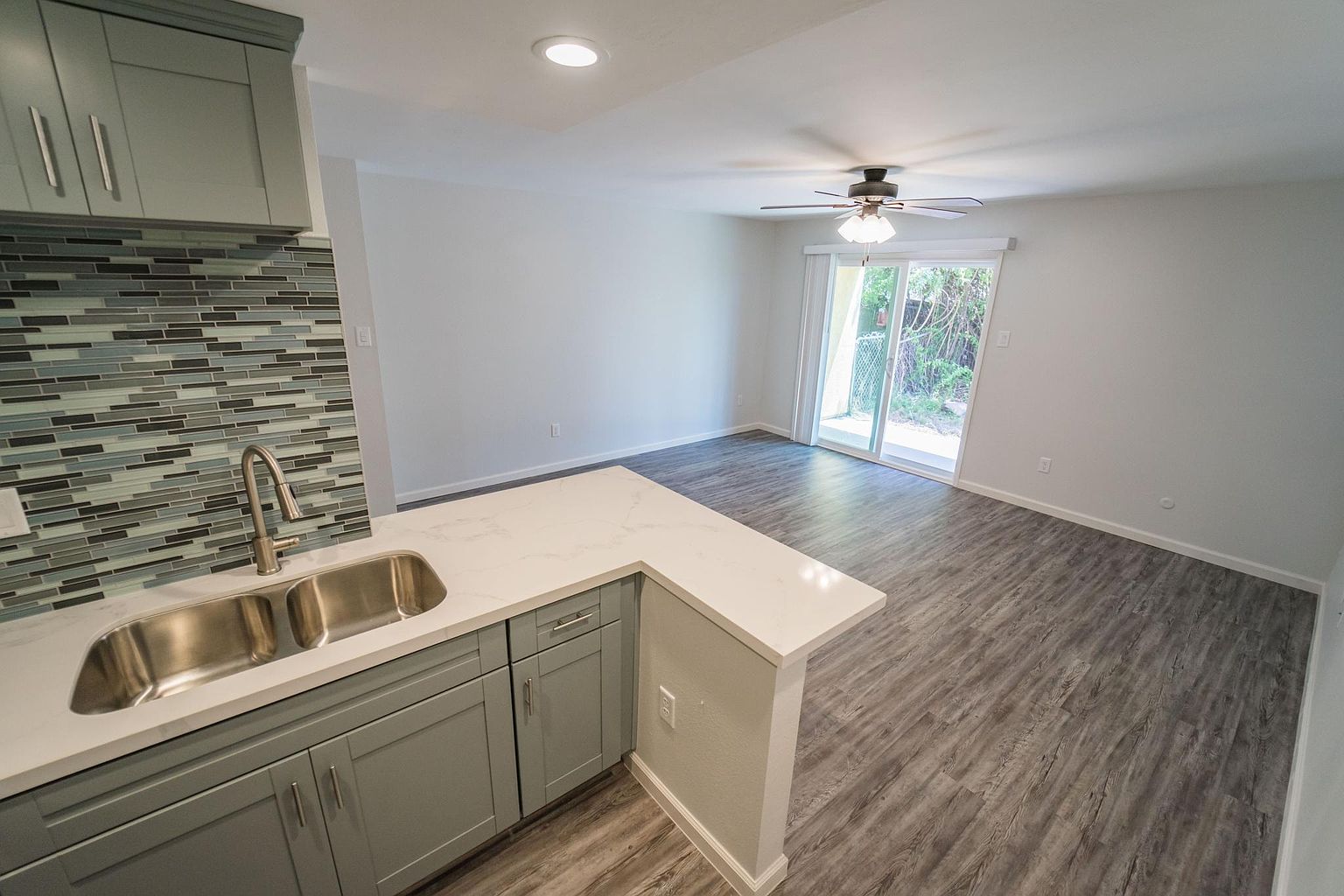 240 Iron Dr photo 2