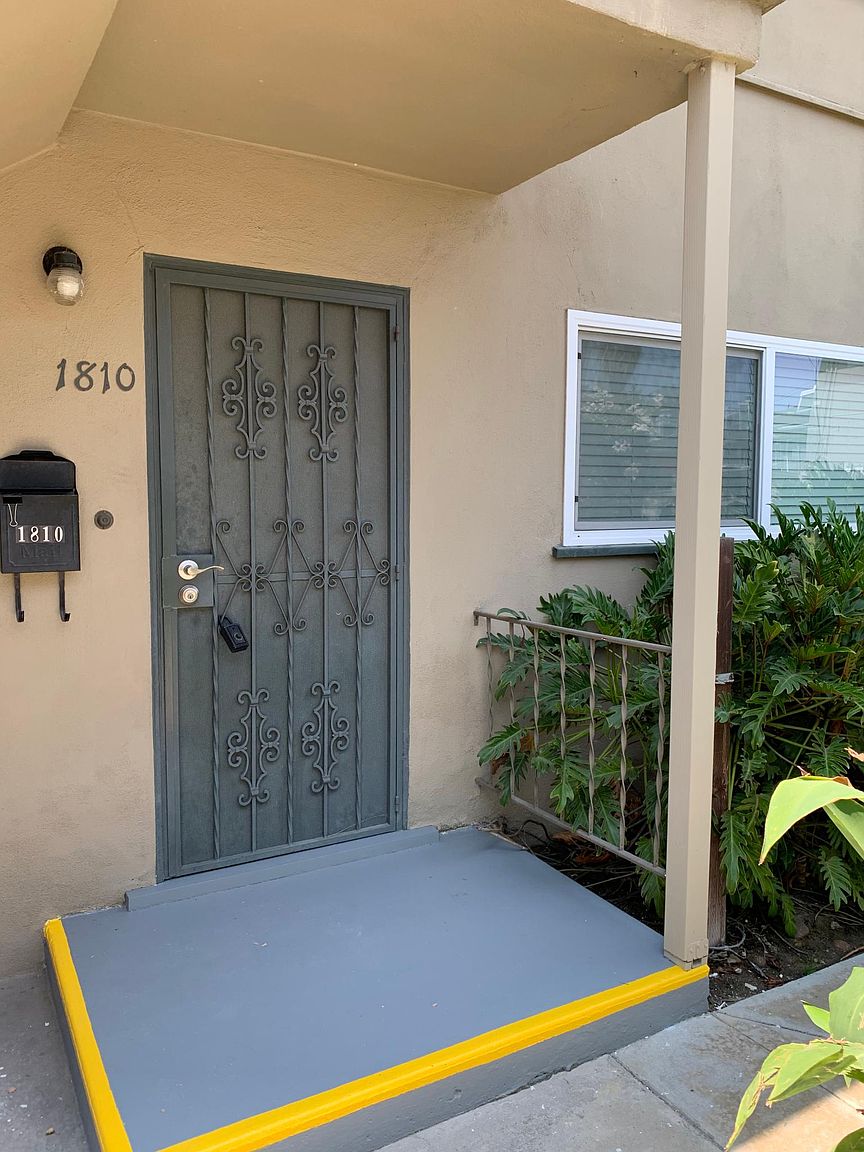 1810 Polk Ave photo 2