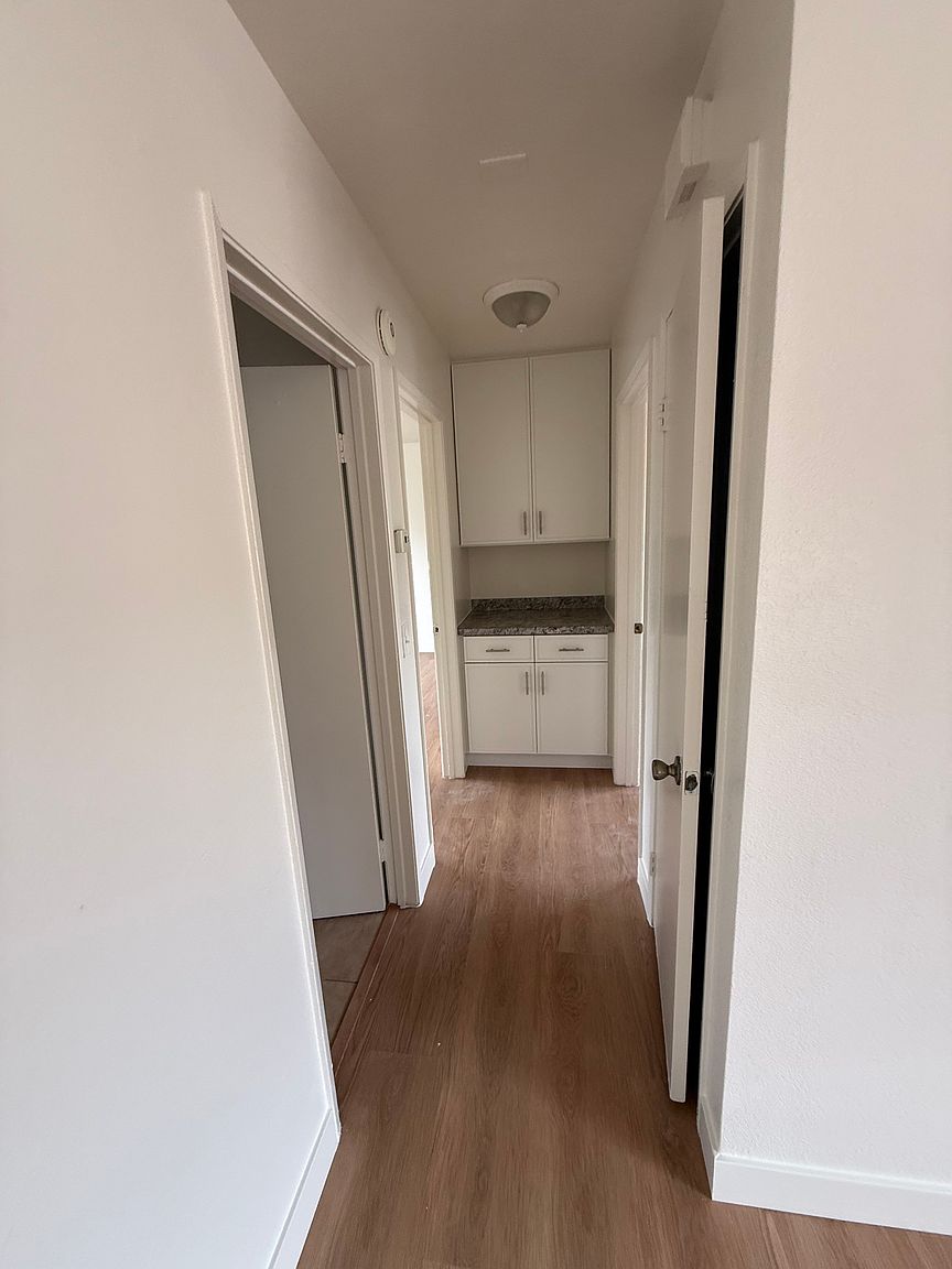 1083 S Mollison Ave photo 4