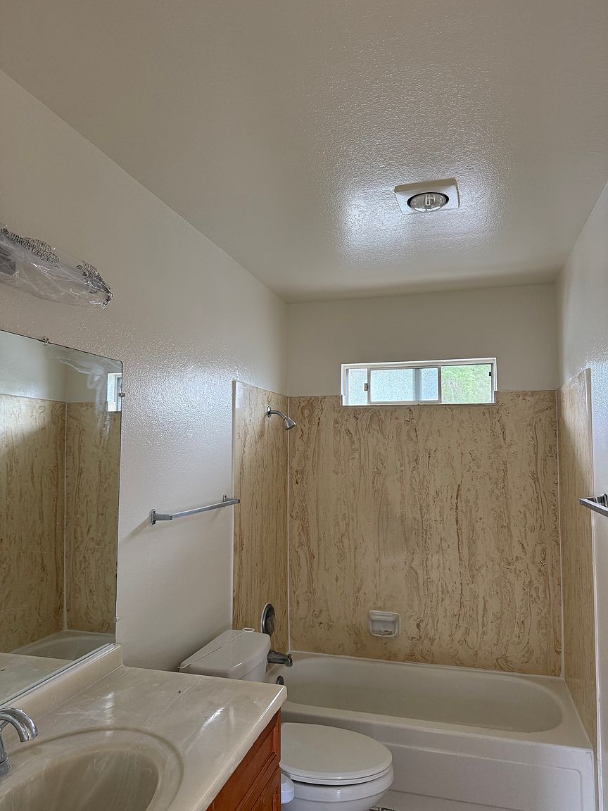 1083 S Mollison Ave photo 5