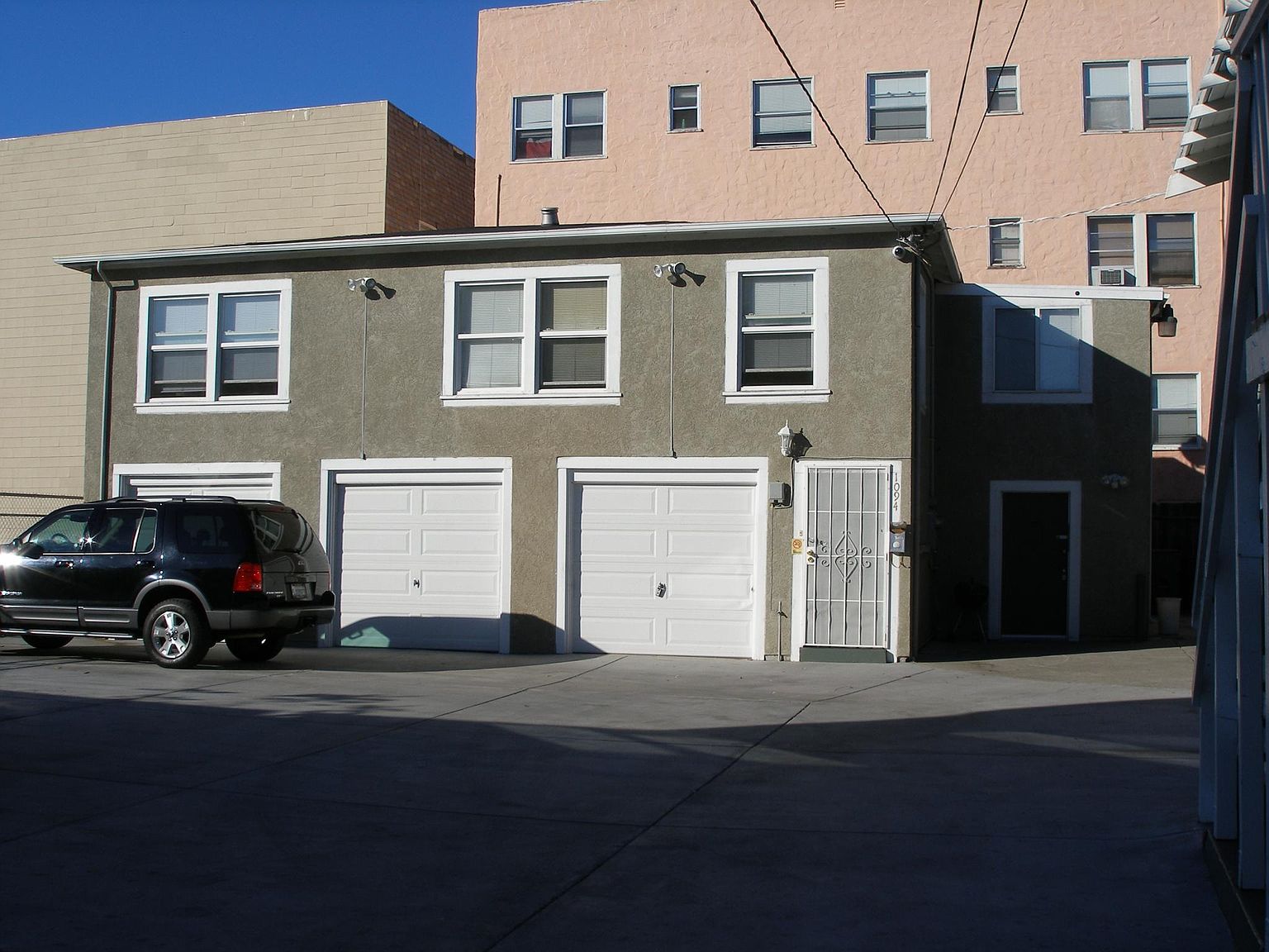 1094 Aileen St photo 3
