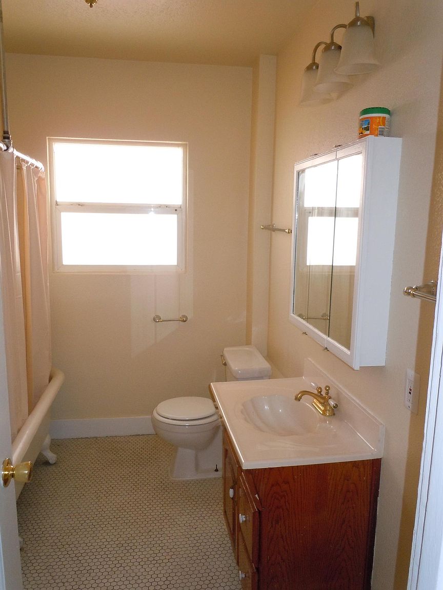 1094 Aileen St photo 2