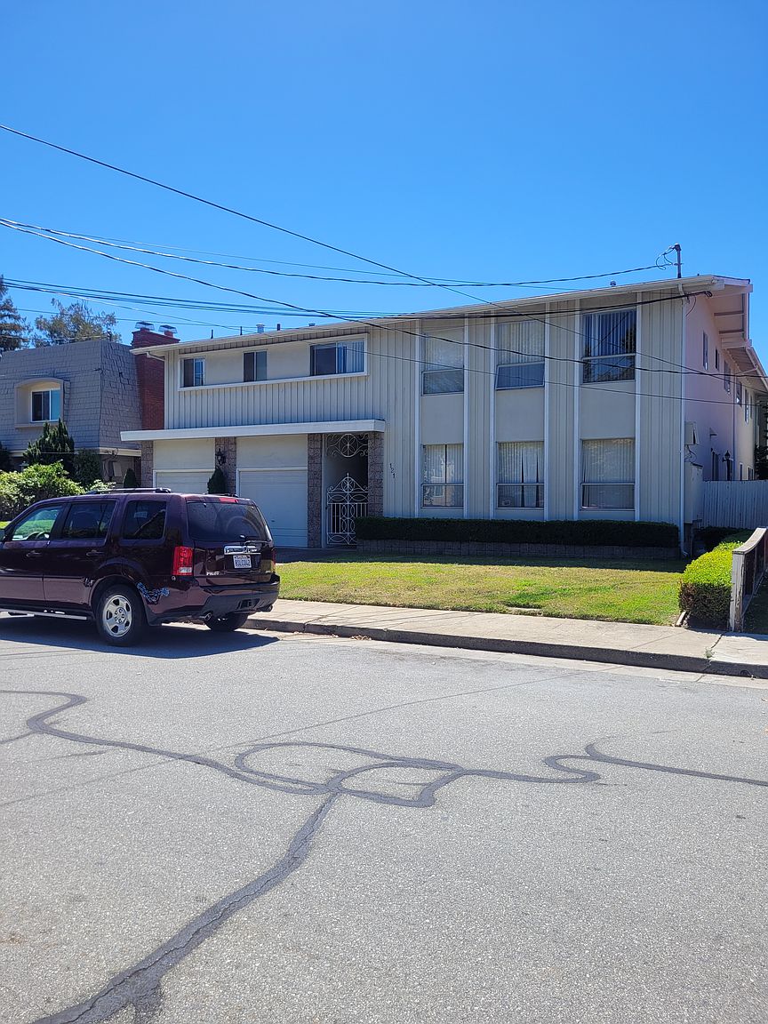 121 24th Ave photo 3