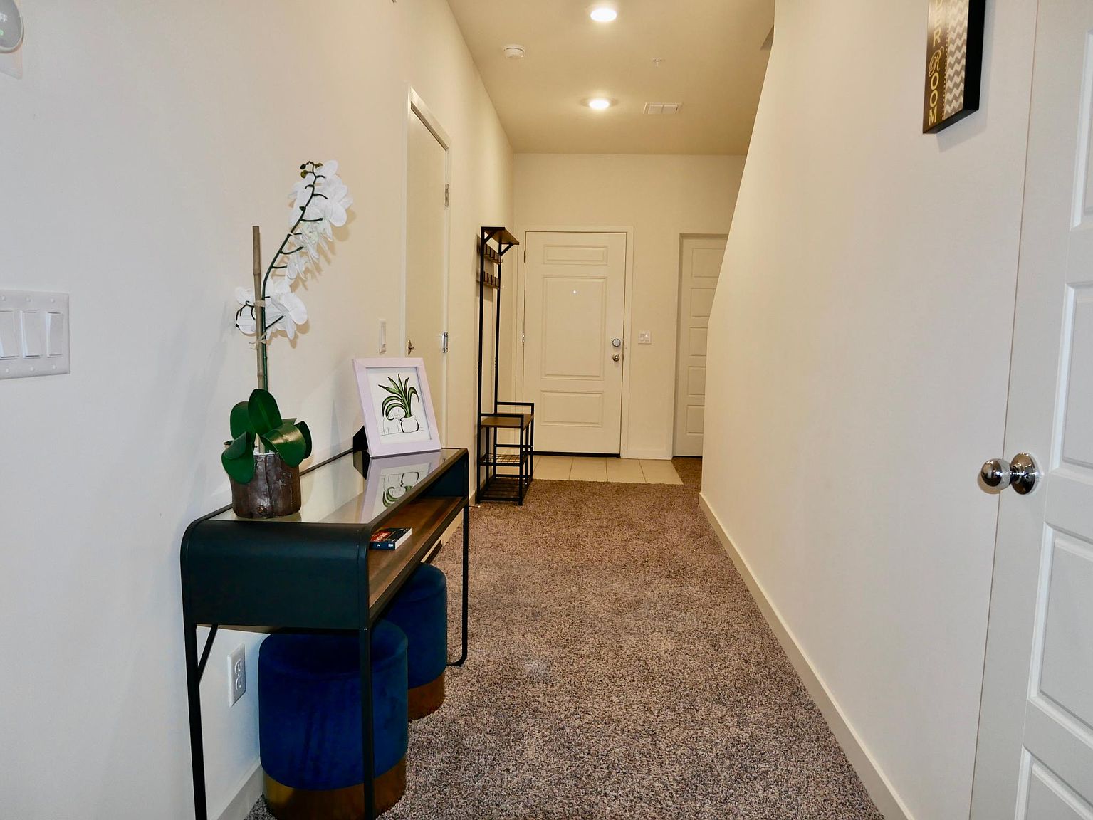 2224 W Harmont Dr photo 2