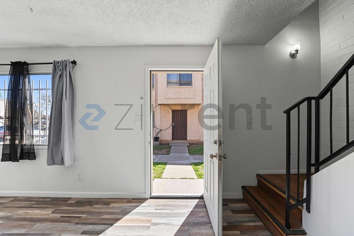 4260 N 68th Ln photo 4