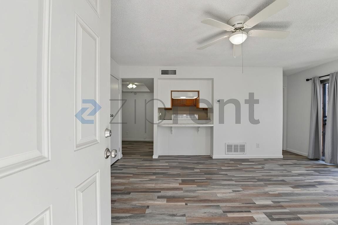 4260 N 68th Ln photo 3