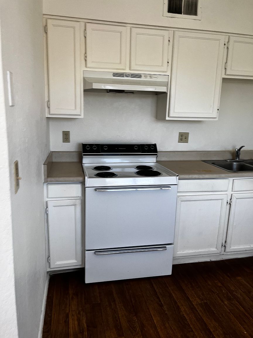 2055 N Winterhaven #201 photo 5