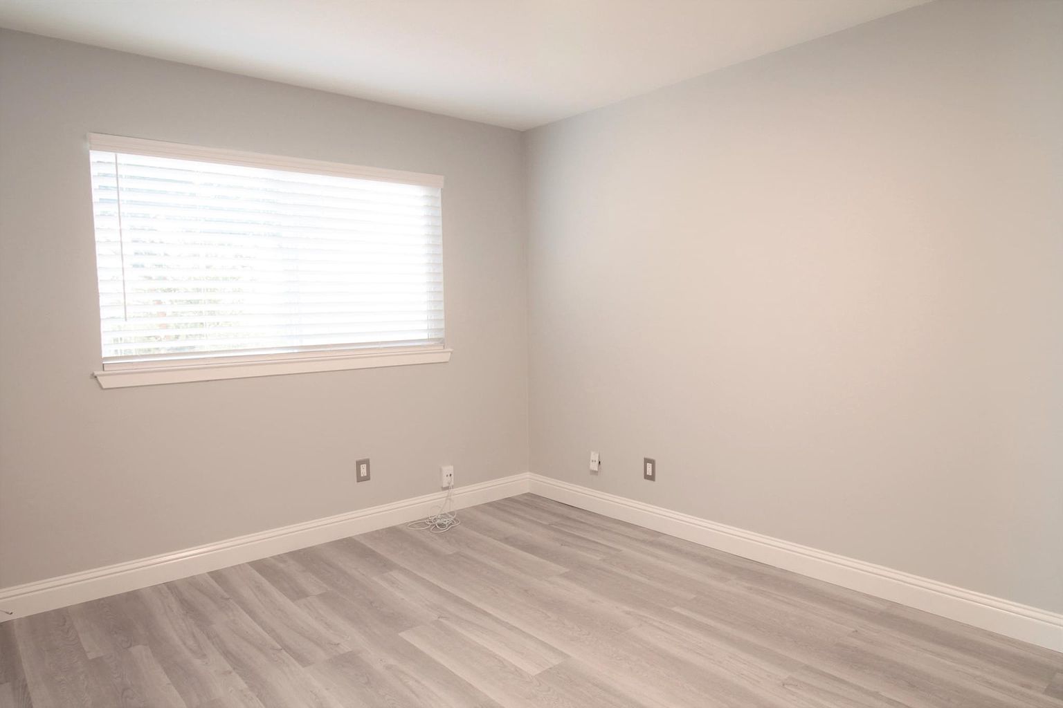 1546 Valle Vista Ave photo 4