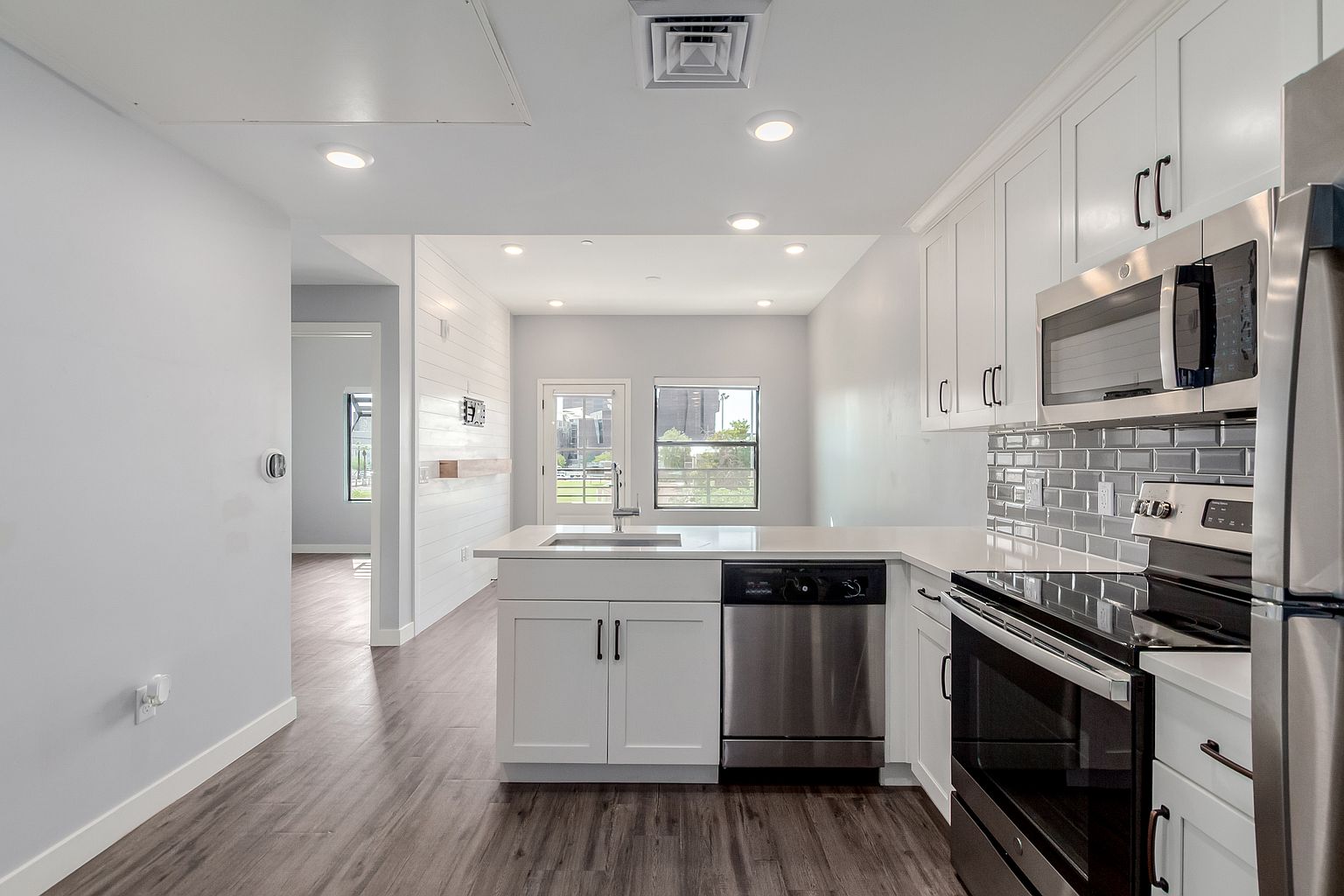 475 N 9th St #303 photo 3