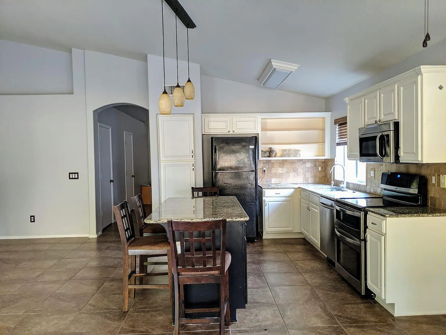 1481 S Sahuaro St photo 2