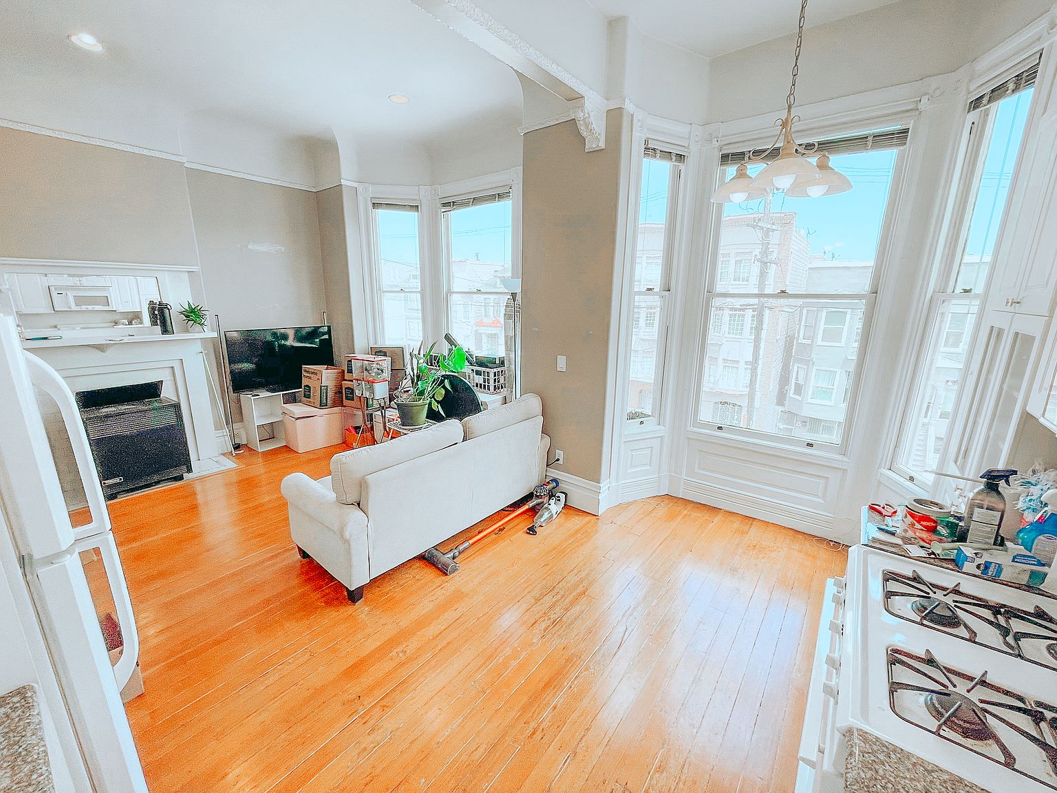 363 6th Ave photo 5