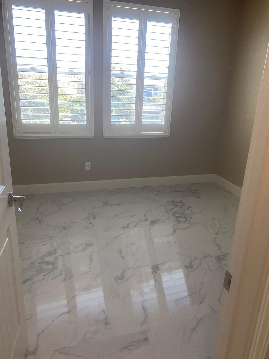 678 W Tramonto Dr photo 2