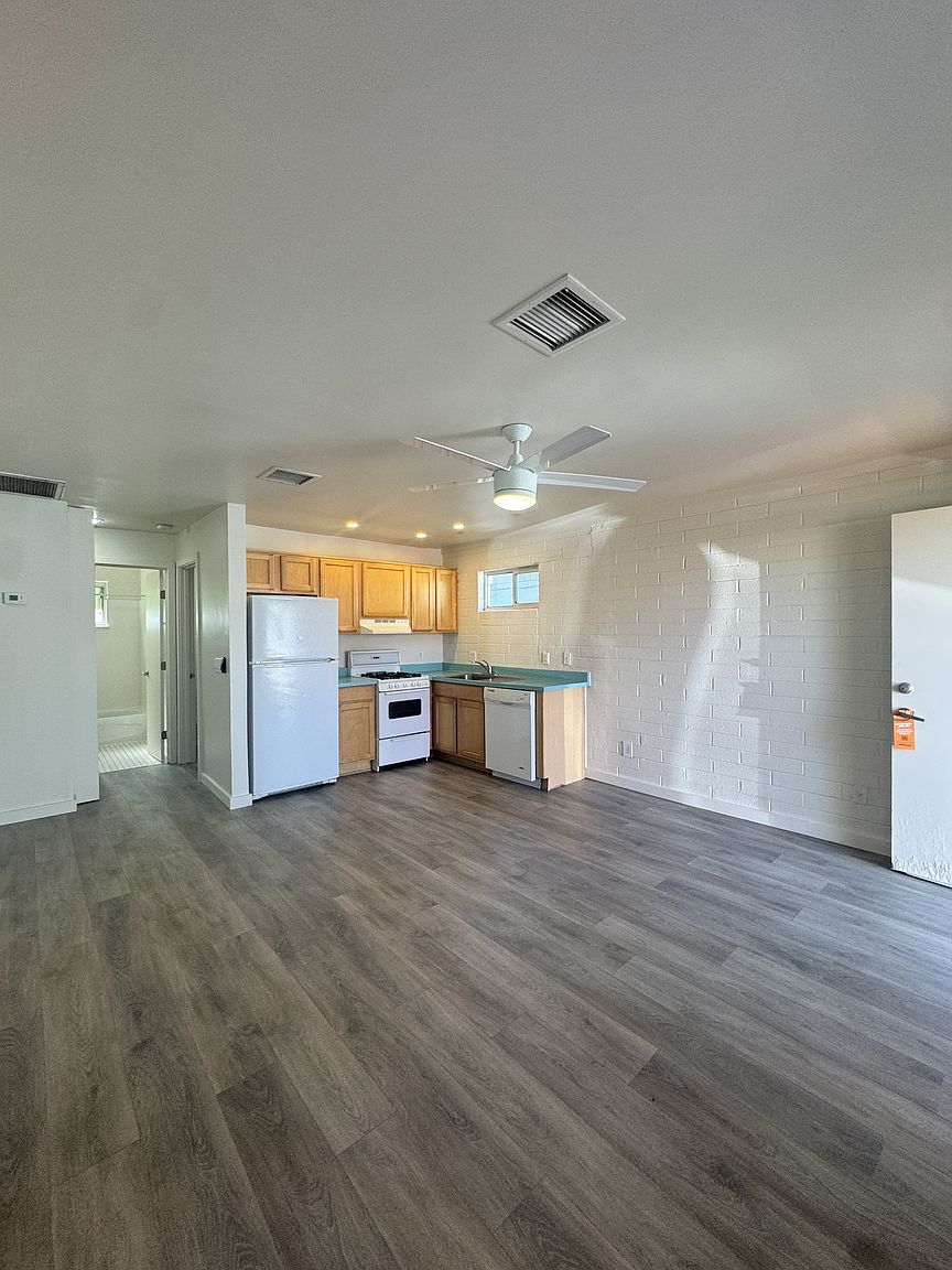 805 E Garfield St #3 photo 3