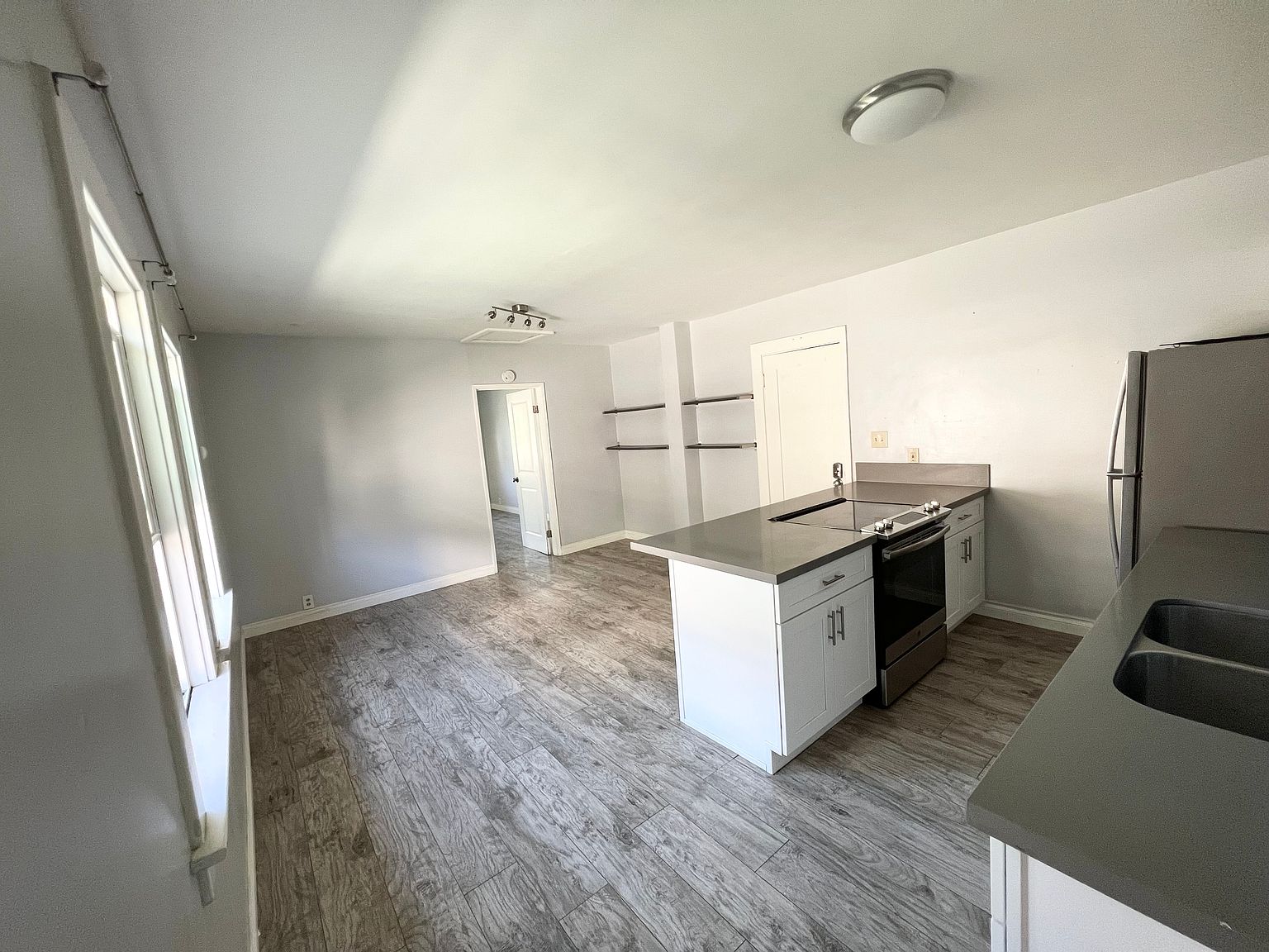3942 Kansas St photo 3